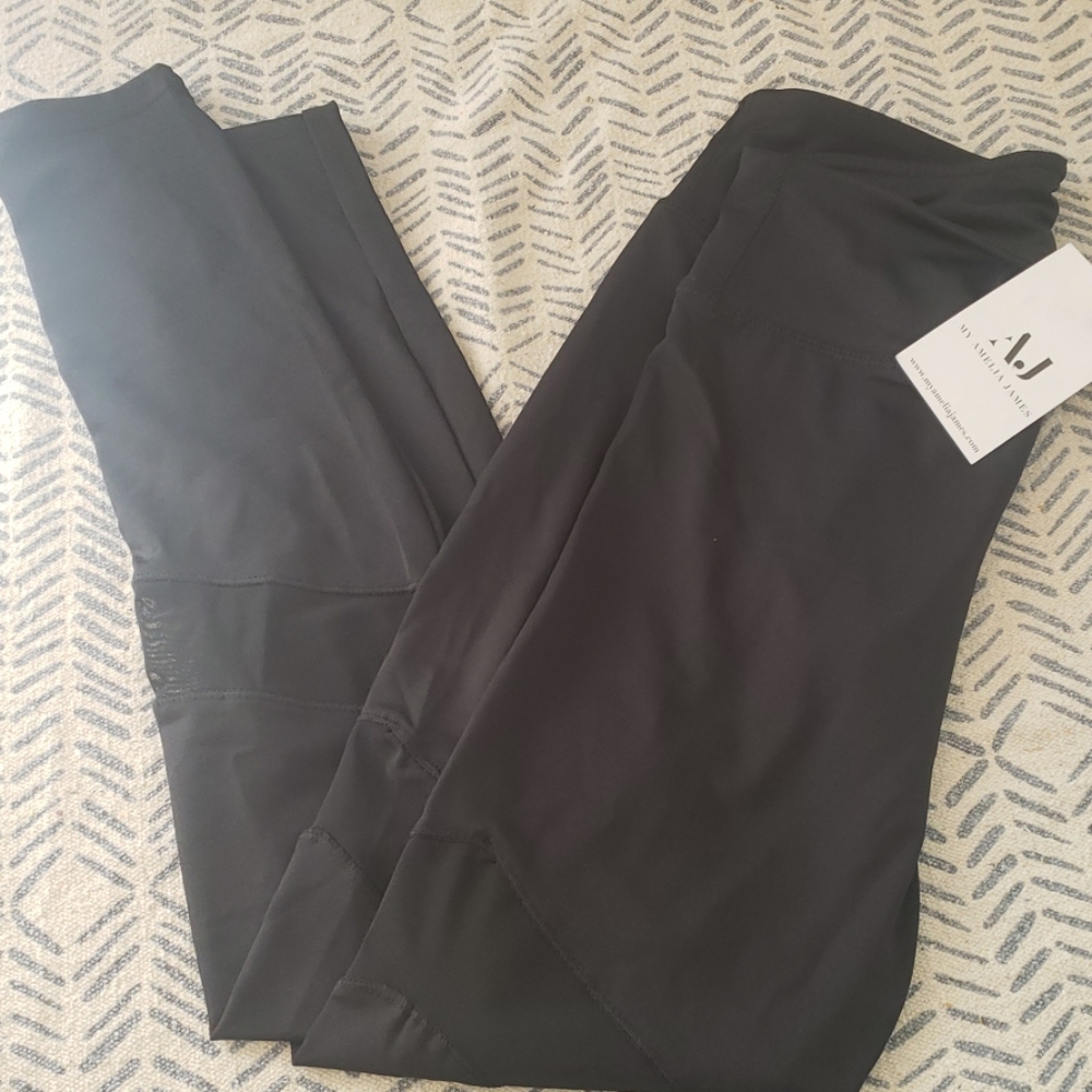 Amelia James Malibu Athletic Leggings NWT